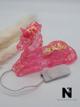 Lade das Bild in den Galerie-Viewer, Einhorn Lampe pink glitter - NISER DESIGN
