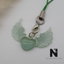 Lade das Bild in den Galerie-Viewer, Handyanhänger &quot;wings for a heart&quot; green - NISER DESIGN
