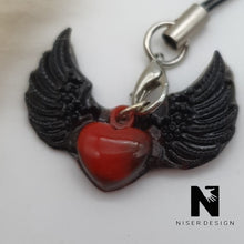 Lade das Bild in den Galerie-Viewer, Handyanhänger &quot;wings for a heart&quot; schwarz rot - NISER DESIGN
