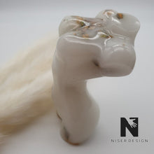 Lade das Bild in den Galerie-Viewer, Skulptur &quot;MissWhite&quot; - NISER DESIGN
